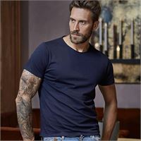 T-SHIRT UOMO CON VESTIBILITÀ MODERNA